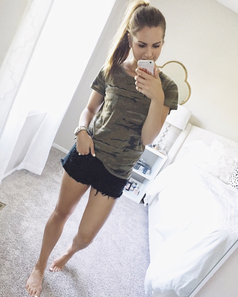 womens-camo-tee