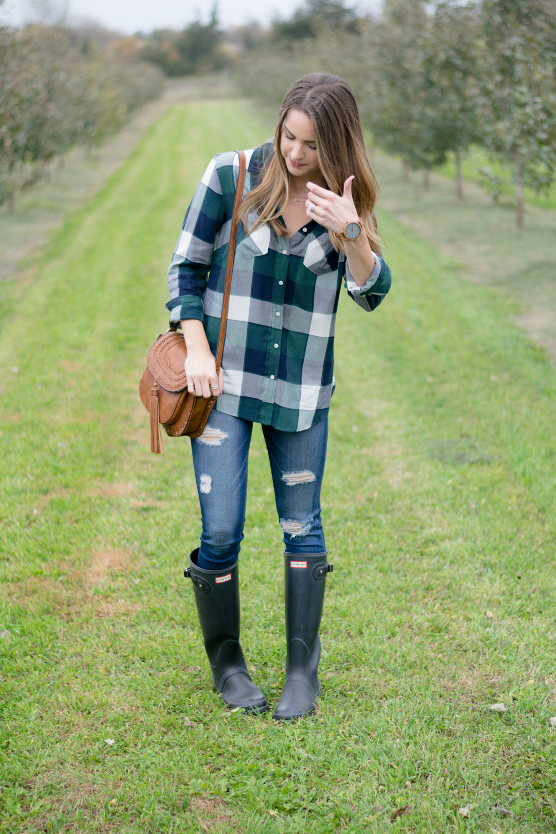 apple orchard outfit, plaid shirt outfit women, black hunter boots outfit, flannel shirt outfit women, fall outfits for women, pumpkin patch look