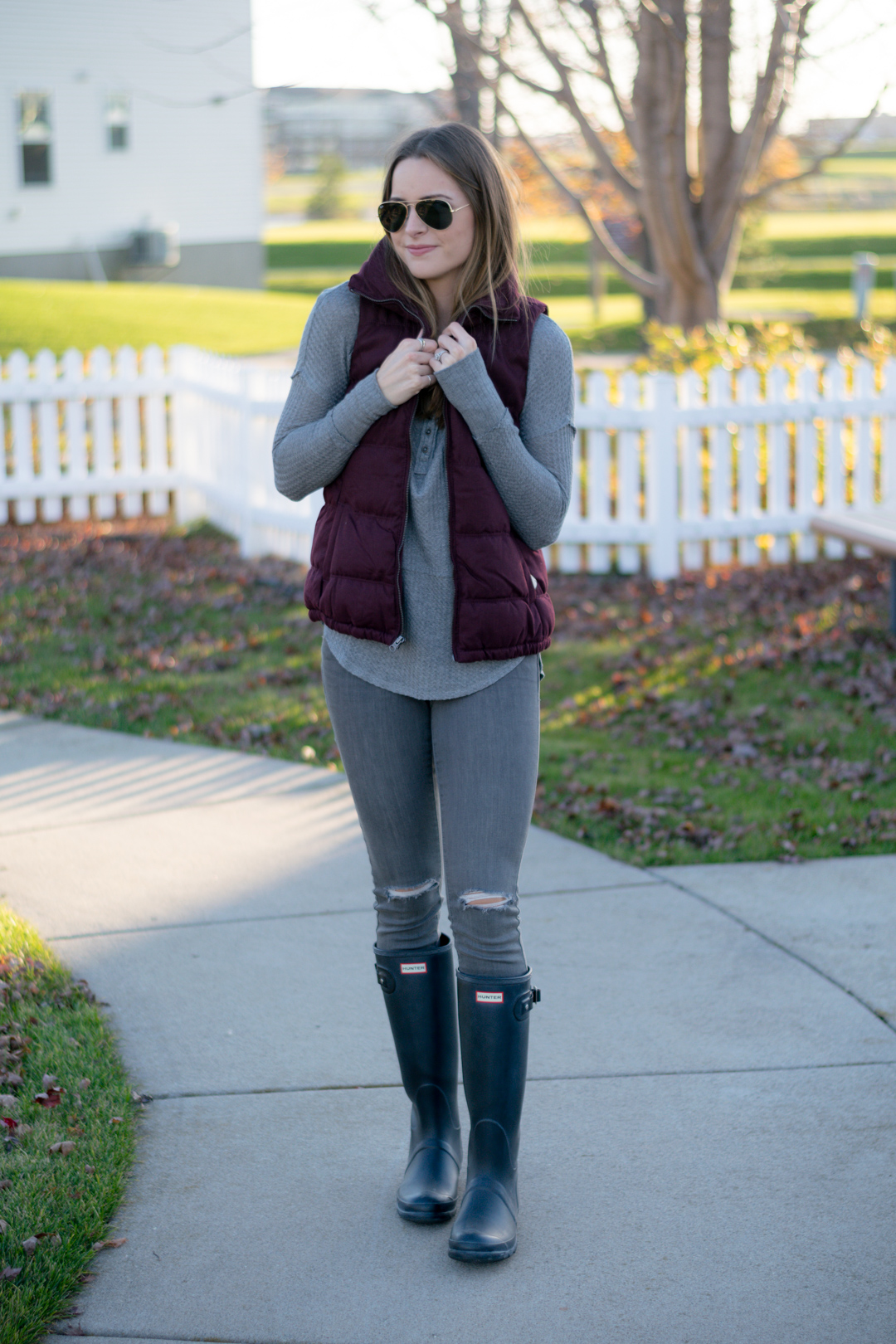 old navy textured frost free vest, wine puffer vest, maroon, burgundy, gray thermal henley top, black hunter boots outfit