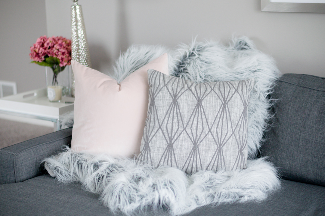 neutral throw pillows, faux fur throw, gray couch