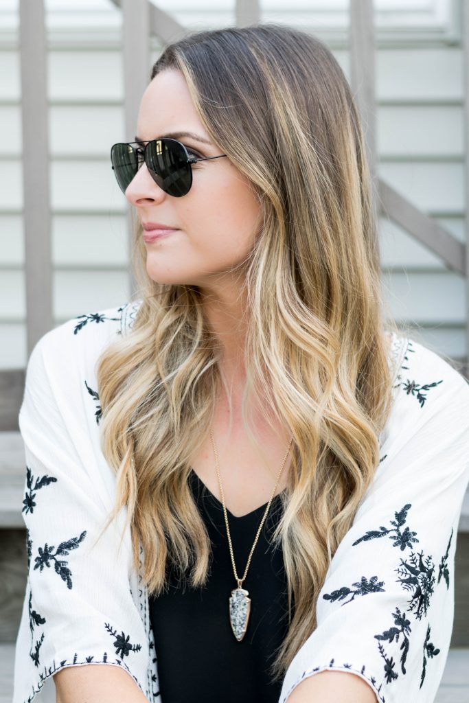 Minneapolis fashion blogger, Minnesota style blog, black classic ray ban aviators outfits, golden blonde balayage