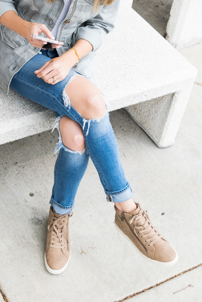 koolaburra Kayleigh high top sneakers, high-top sneakers outfit, Minneapolis blogger, levi's 721 distressed jeans