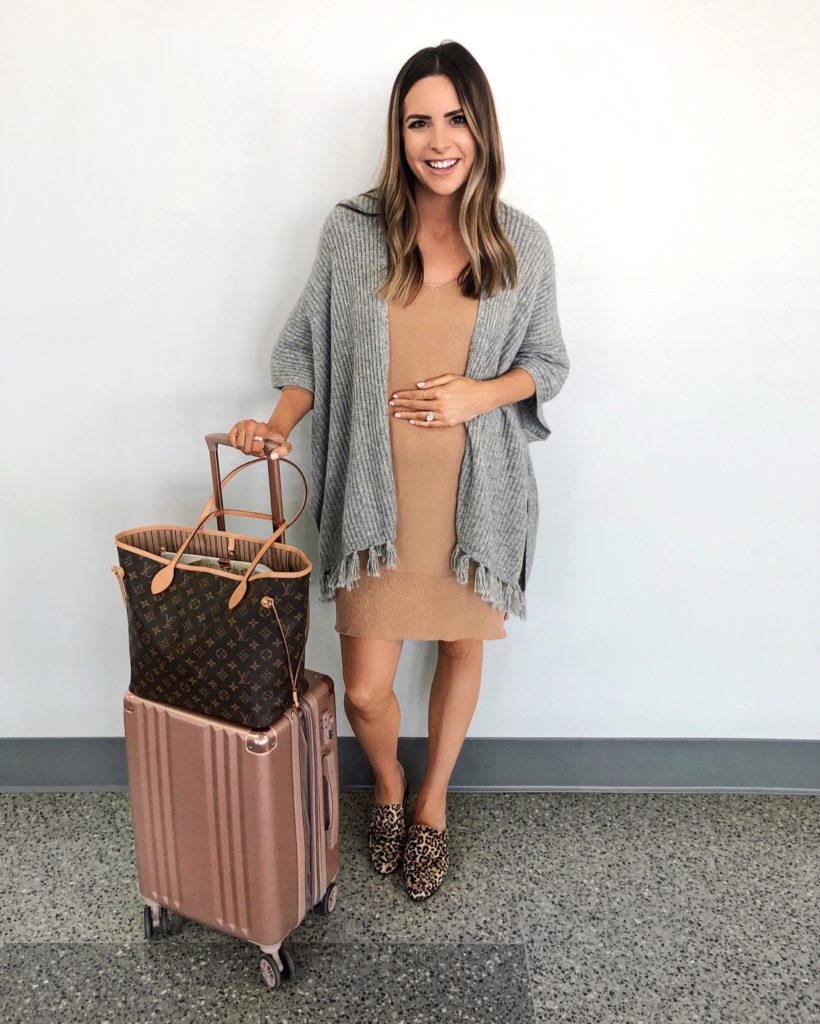 airport style, travel outfit, babymoon