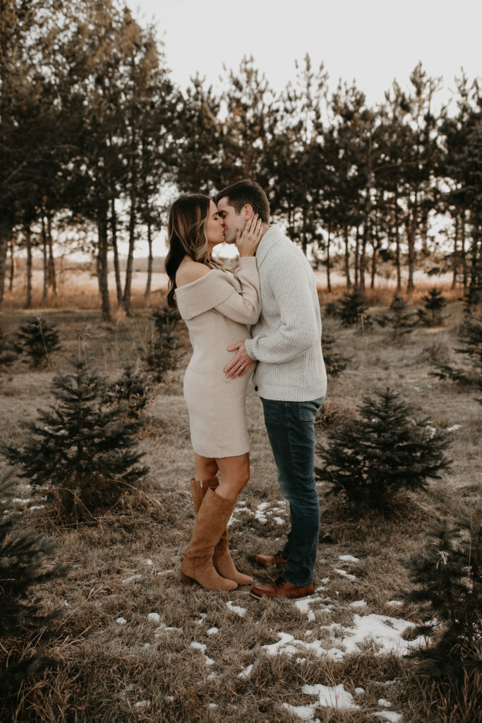 christmas maternity session, holiday maternity shoot, pregnancy photography winter, pregnancy fashion, nicole marie photography