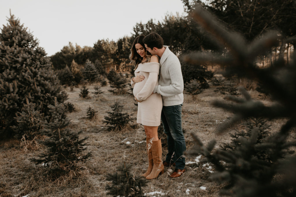 christmas maternity session, holiday maternity shoot, pregnancy photography winter, pregnancy fashion, nicole marie photography