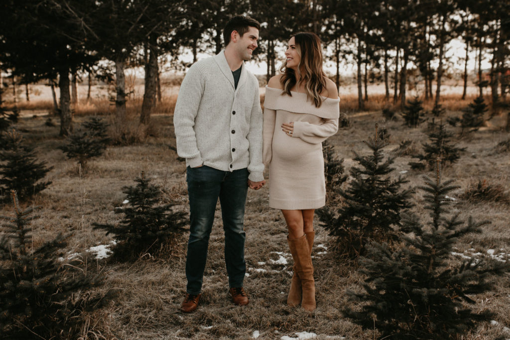 christmas maternity session, holiday maternity shoot, pregnancy photography winter, pregnancy fashion, nicole marie photography