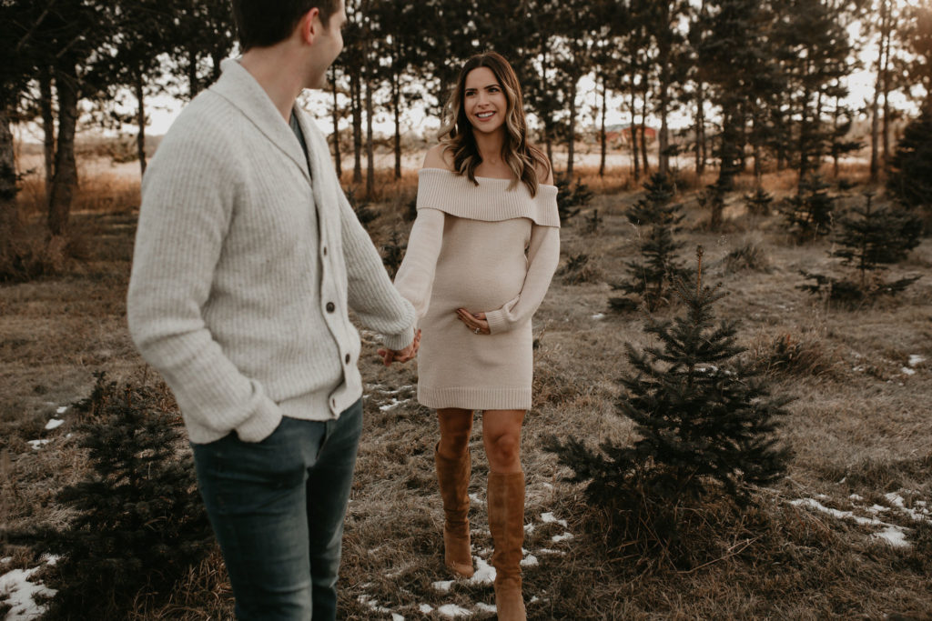 christmas maternity session, holiday maternity shoot, pregnancy photography winter, pregnancy fashion, nicole marie photography