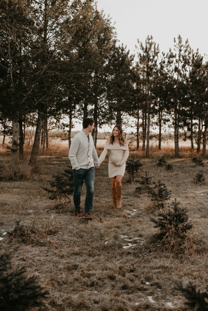 christmas maternity session, holiday maternity shoot, pregnancy photography winter, pregnancy fashion, nicole marie photography