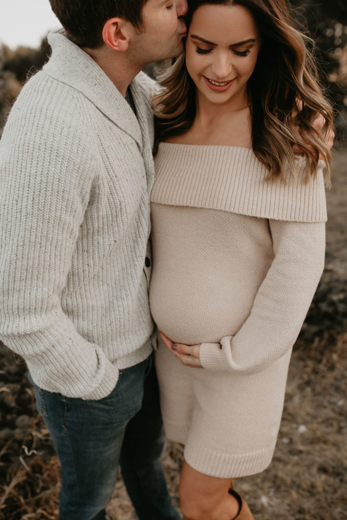 christmas maternity session, holiday maternity shoot, pregnancy photography winter, pregnancy fashion, nicole marie photography