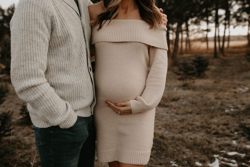 christmas maternity session, holiday maternity shoot, pregnancy photography winter, pregnancy fashion, nicole marie photography