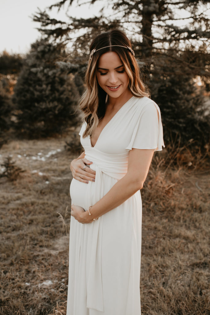 christmas maternity session, holiday maternity shoot, pregnancy photography winter, pregnancy fashion, nicole marie photography