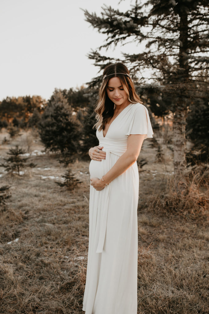 christmas maternity session, holiday maternity shoot, pregnancy photography winter, pregnancy fashion, nicole marie photography