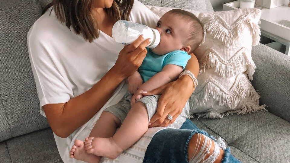 Breastfeeding Baby Bottle Review // Momma Alia 