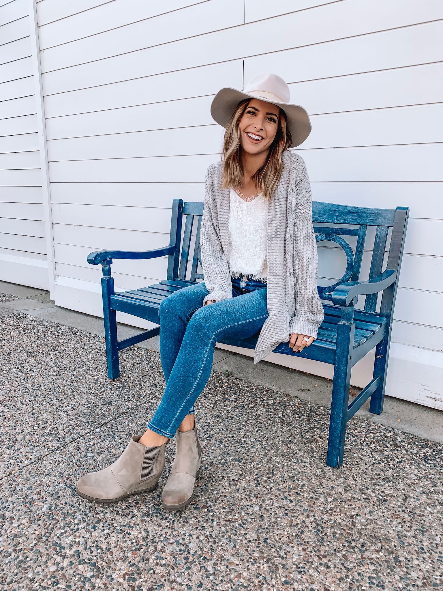 versatile fall/winter boots, Sorel Joan of arctic wedge II Chelsea boots ash brown, Minneapolis blogger, fall outfit, winter fashion