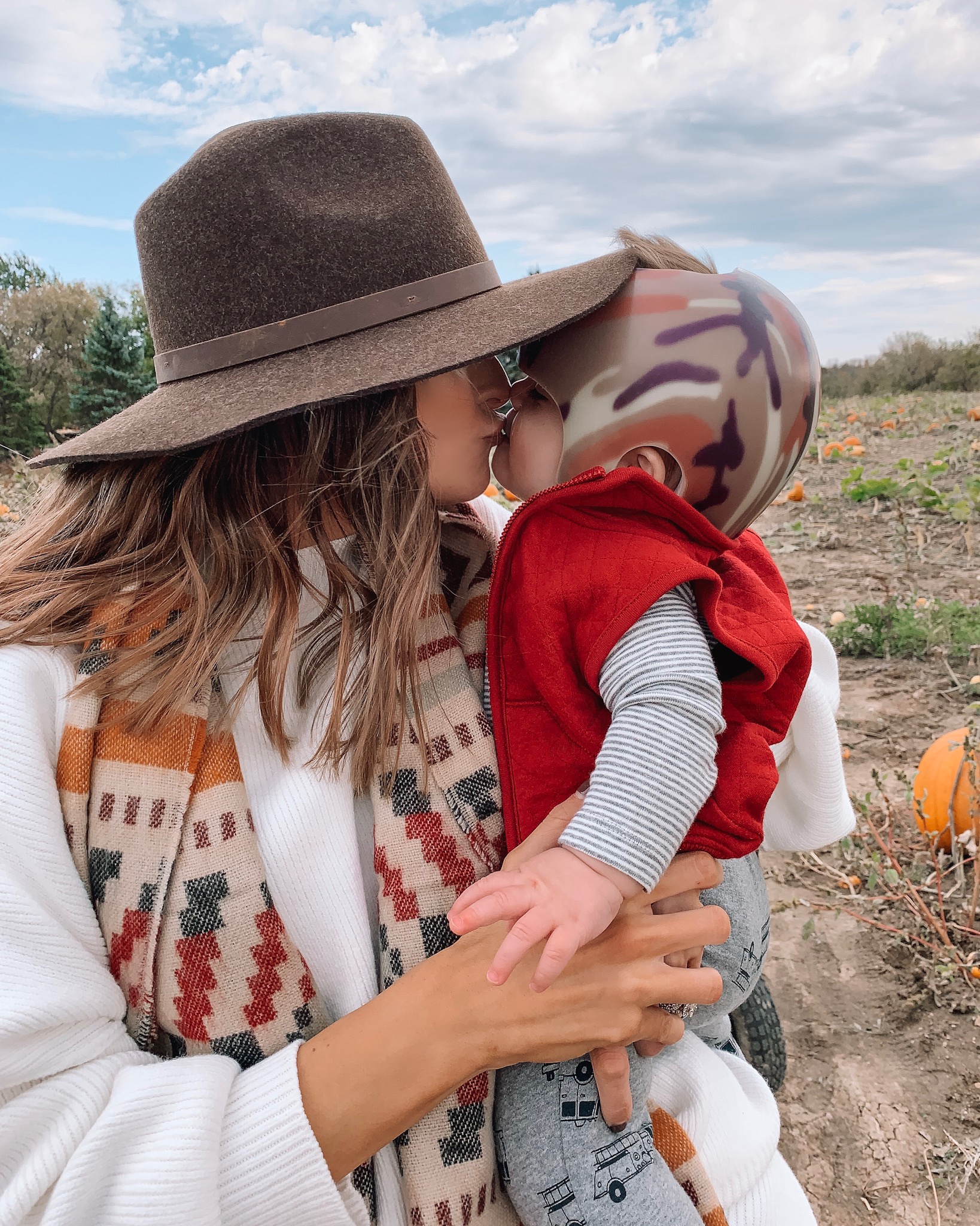 fall day style, backcountry, apple orchard outfit, pumpkin patch, family photos, Minneapolis blogger