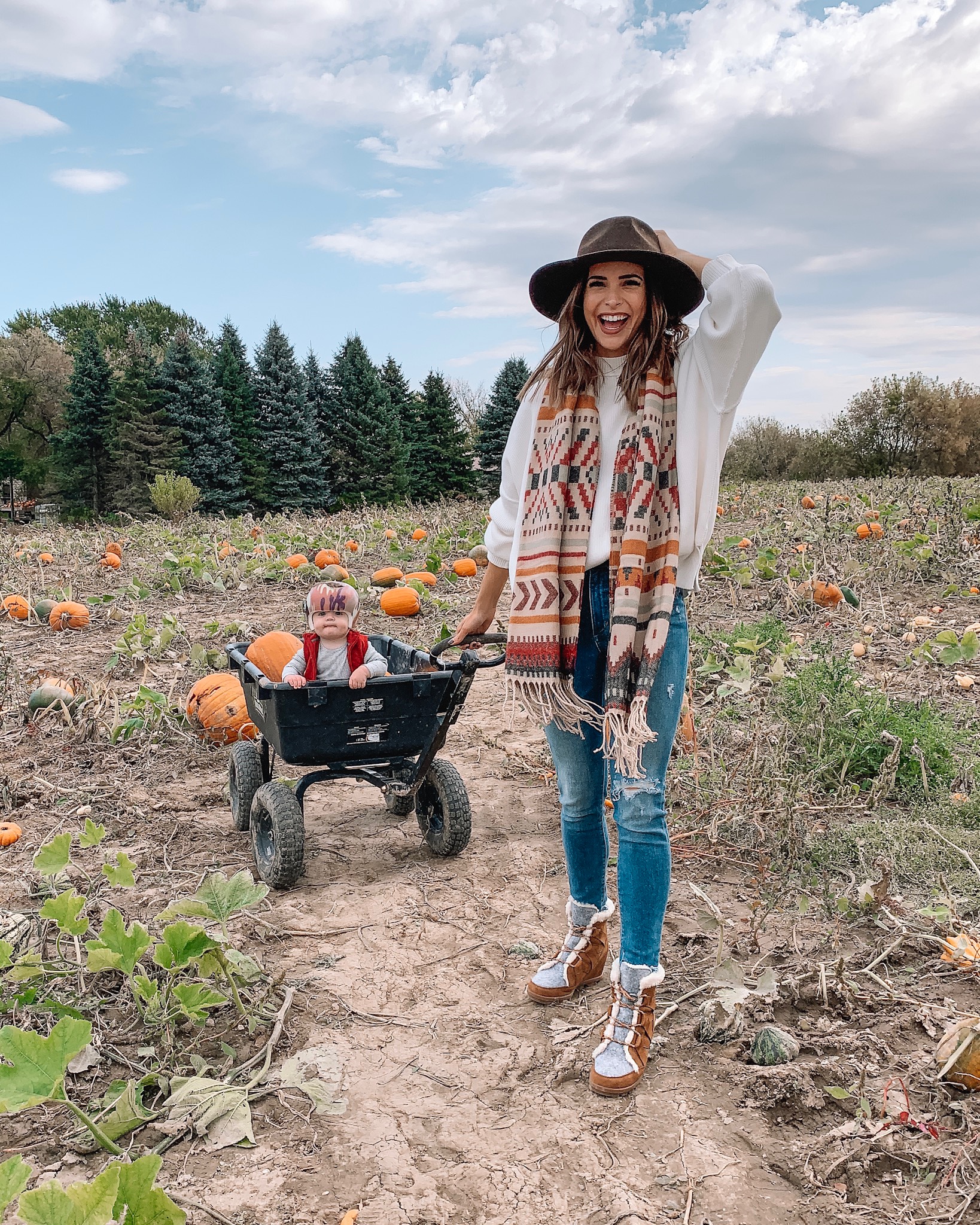 fall day style, backcountry, apple orchard outfit, pumpkin patch, family photos, Minneapolis blogger