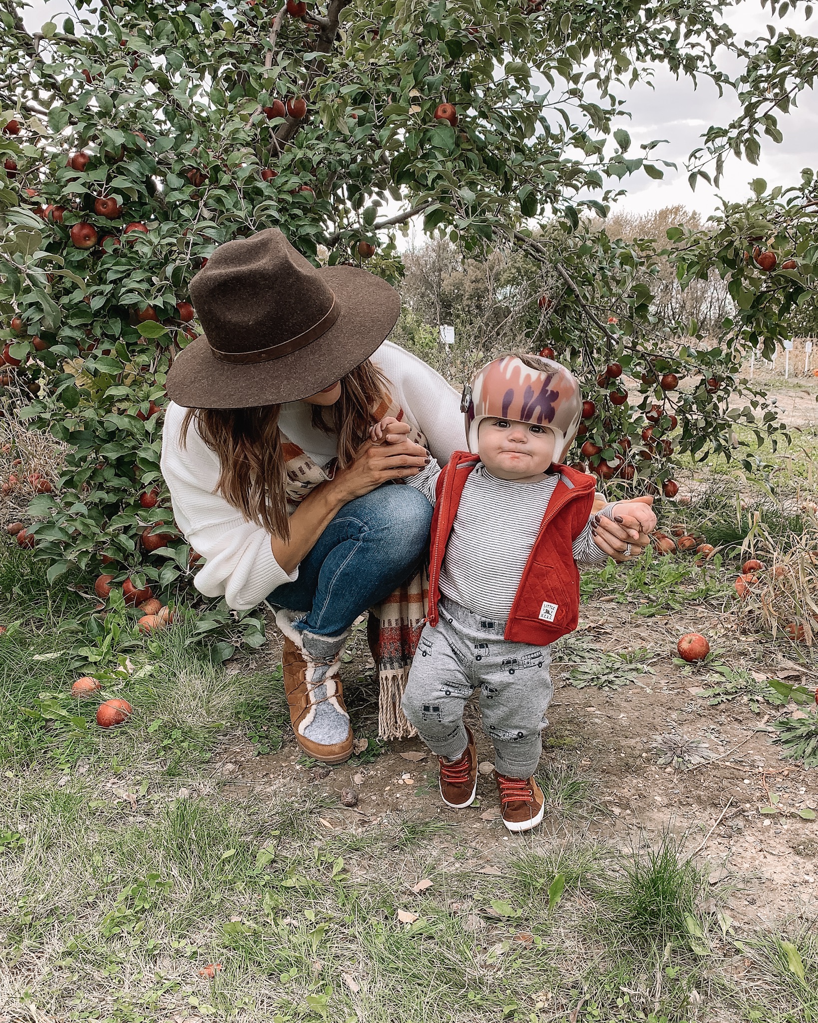 fall day style, backcountry, apple orchard outfit, pumpkin patch, family photos, Minneapolis blogger