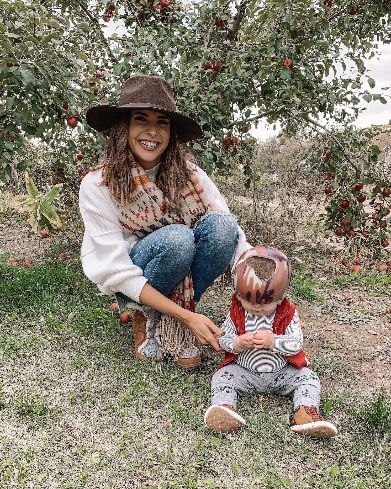 fall day style, backcountry, apple orchard outfit, pumpkin patch, family photos, Minneapolis blogger