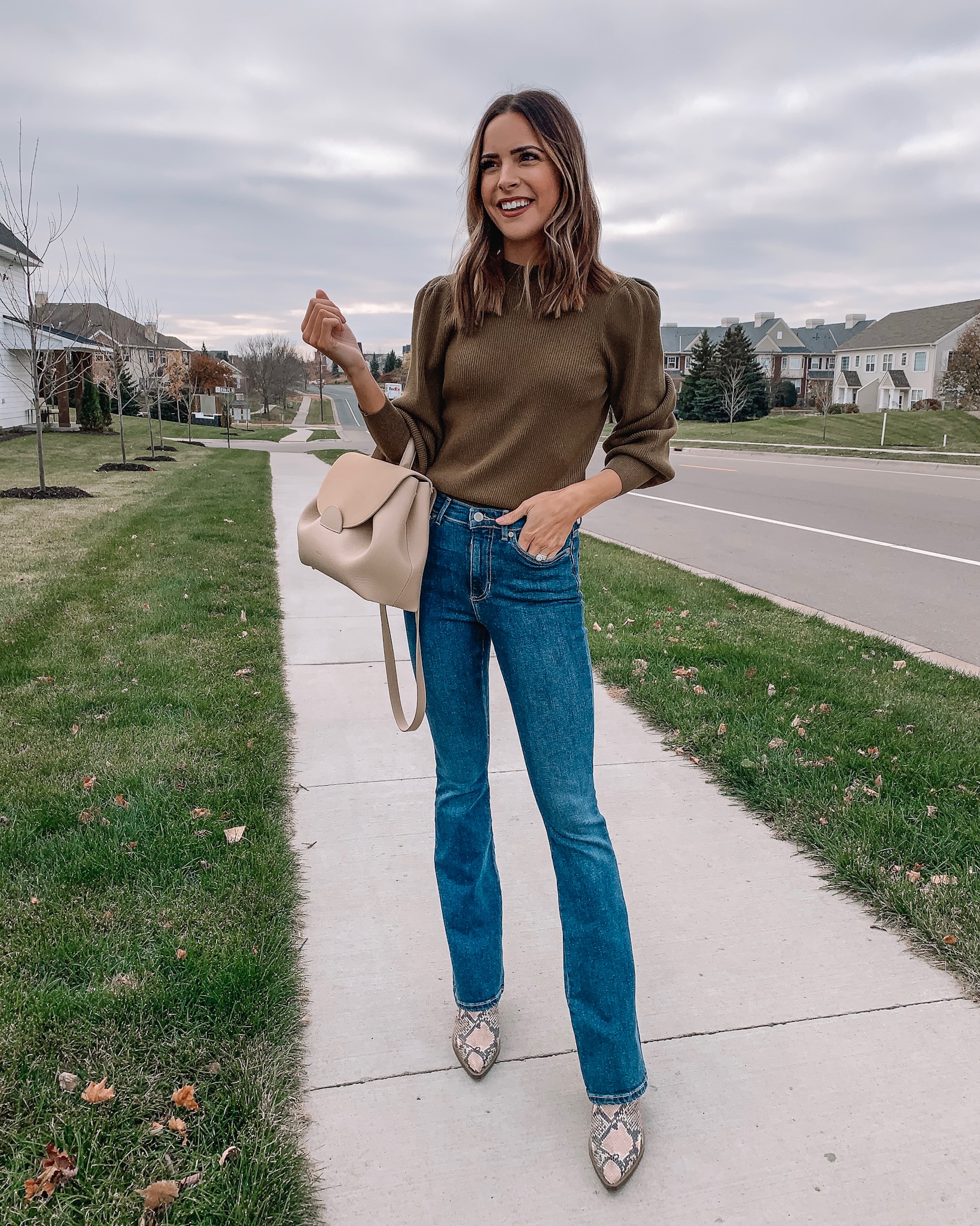 banana republic, women's outfit, workwear, casual chic outfit, flare jeans, fall fashion
