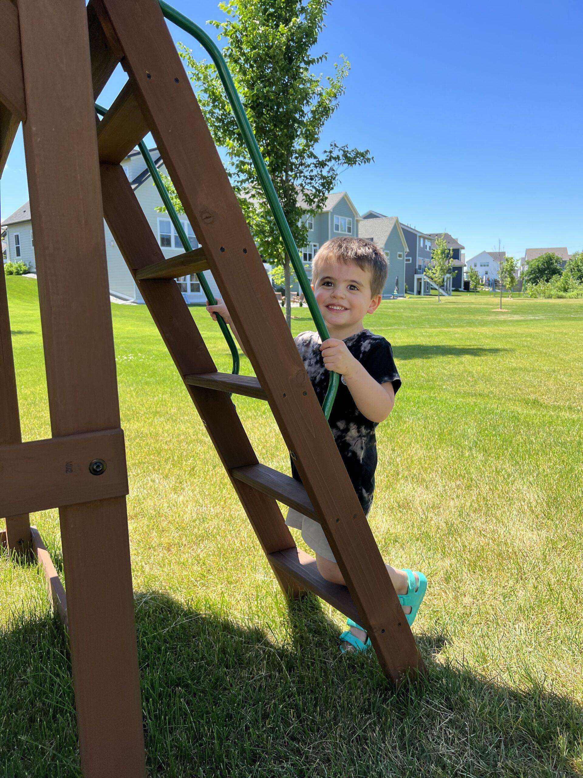 Skyfort III Swing Set – Backyard Discovery